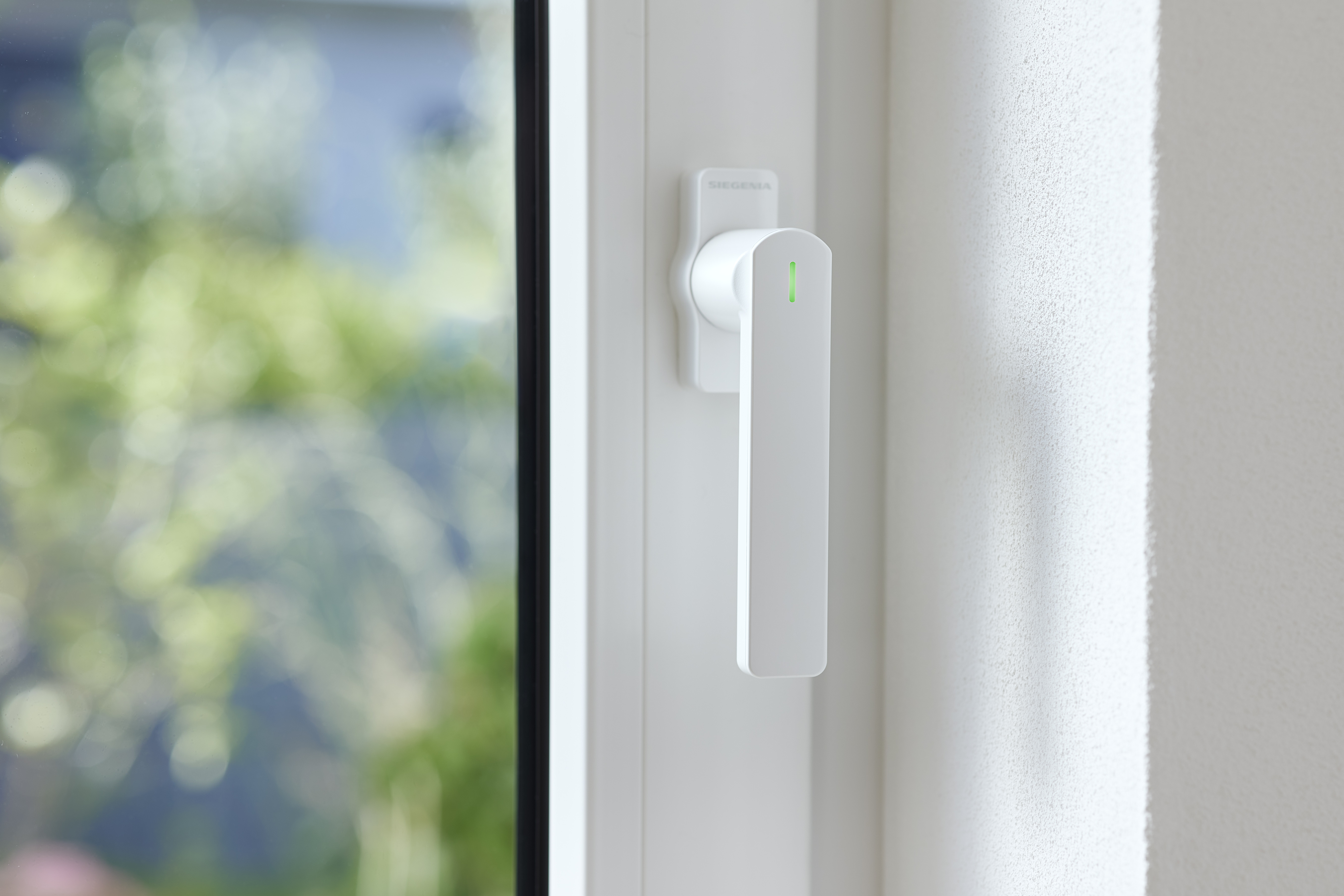 SIEGENIA Smarter Fenstergriff im Farbton Signalweiß
